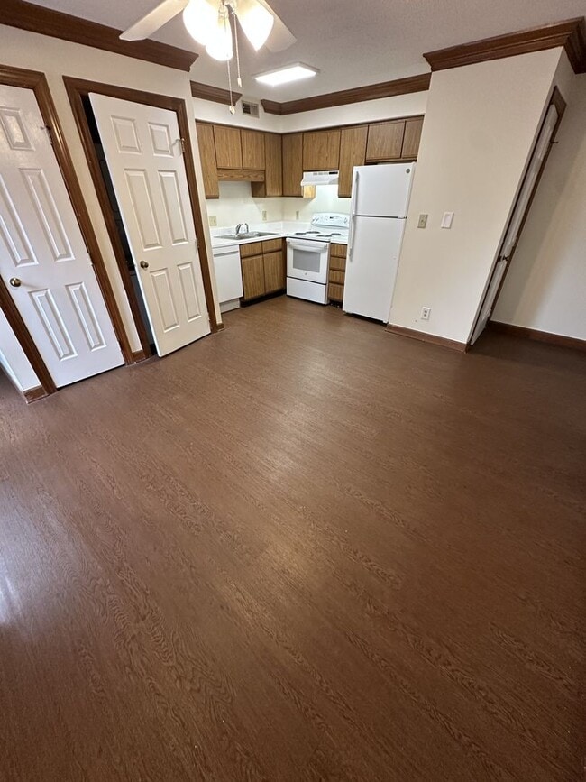 Building Photo - 1 Bedroom 1 Bathroom Condo!