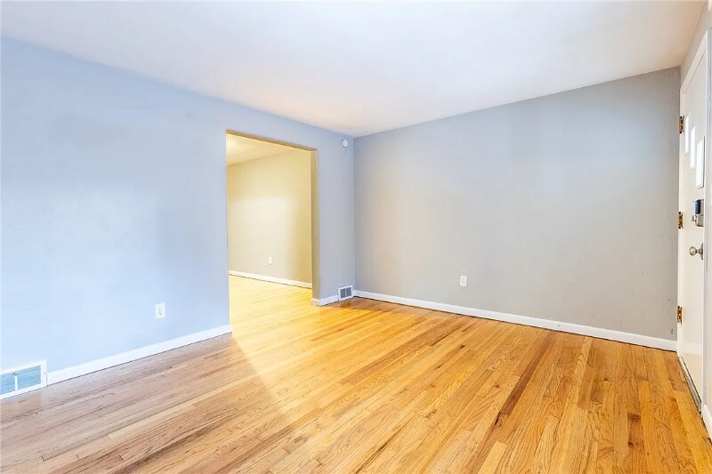 Building Photo - 2273 Pauline Ave