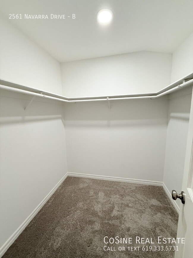 Building Photo - 2561 Navarra Dr