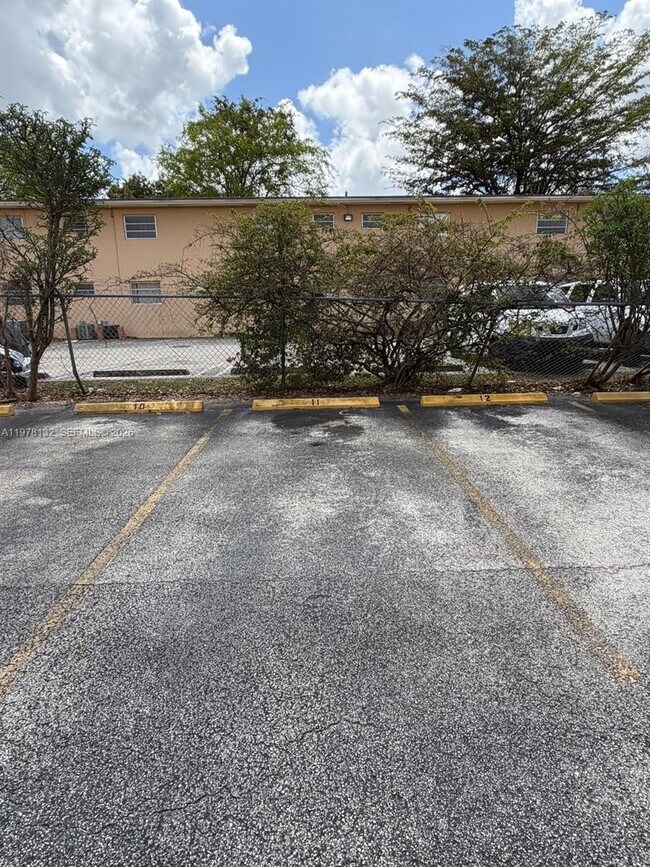 Building Photo - 3800 SW 102nd Ave