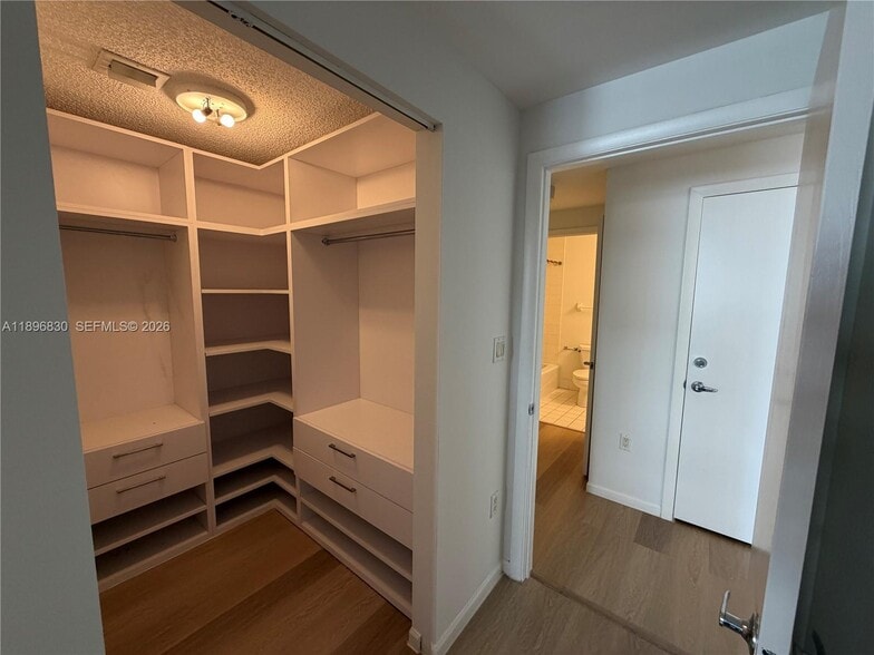 Building Photo - 185 SE 14th Ter