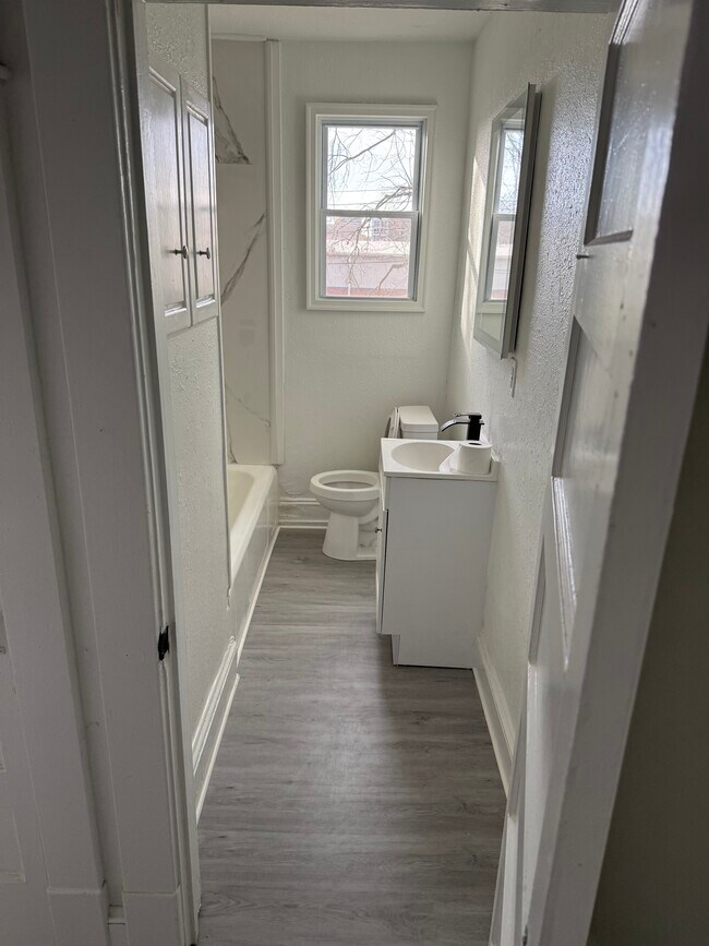 Building Photo - 1707 Holladay St