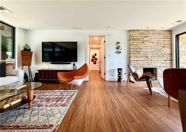 Building Photo - 1904 Lenox Rd NE