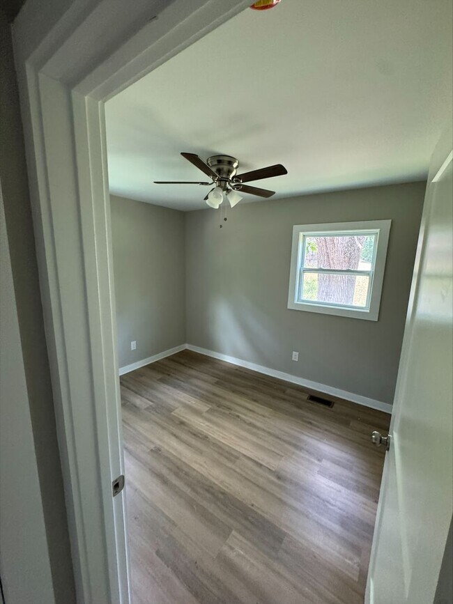 Building Photo - CHARMING 3 BEDROOM, 2 BATH HOME IN BIRMINGHAM!