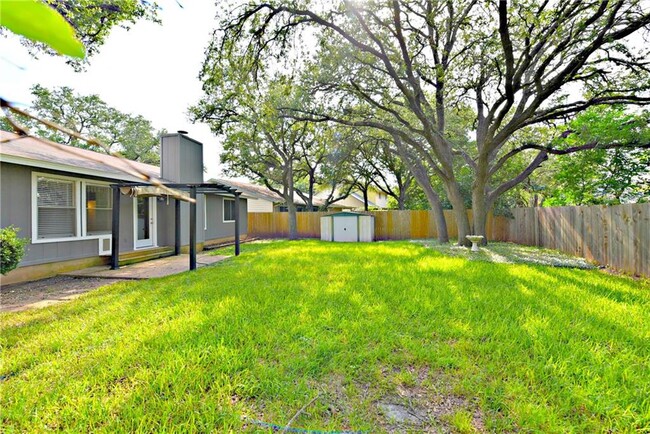 Building Photo - 4604 Pelham Dr