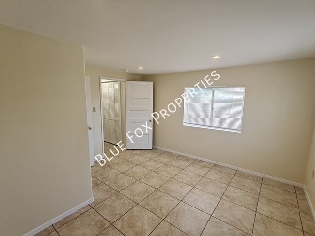 Building Photo - 3020 N Park Ave