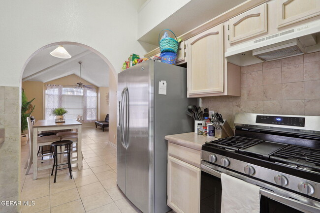Building Photo - 3286 Sal Berroteran Dr