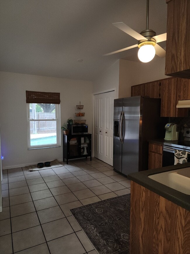 Building Photo - Pool home in Historic Tarpon Springs