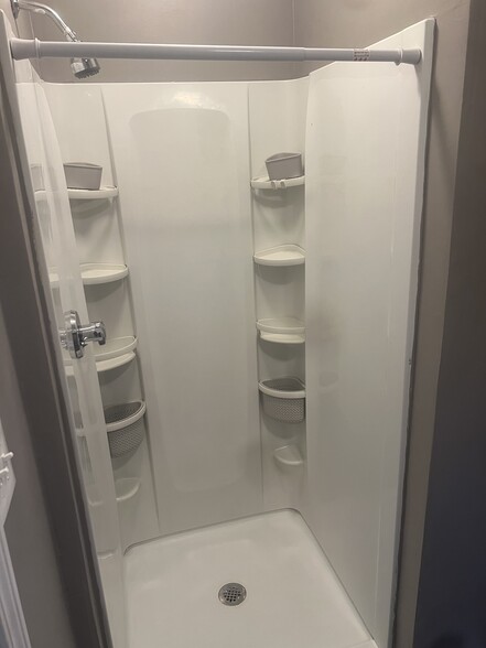 Building Photo - 15 Chisholm Ave