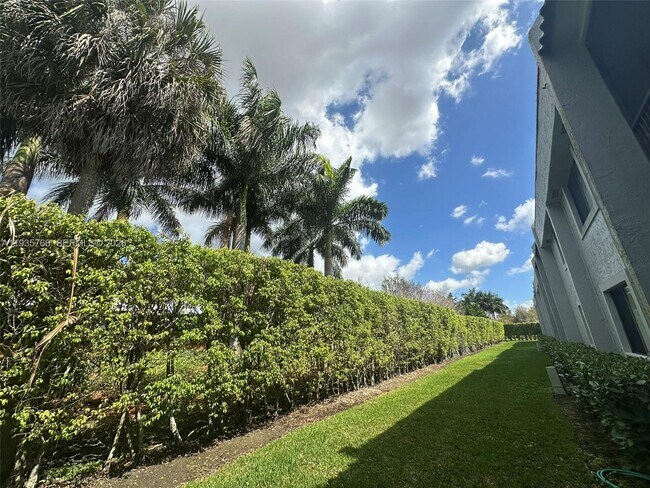 Building Photo - 16511 Blatt Blvd