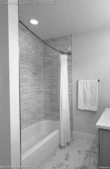 Building Photo - 402 N Alexander Ave
