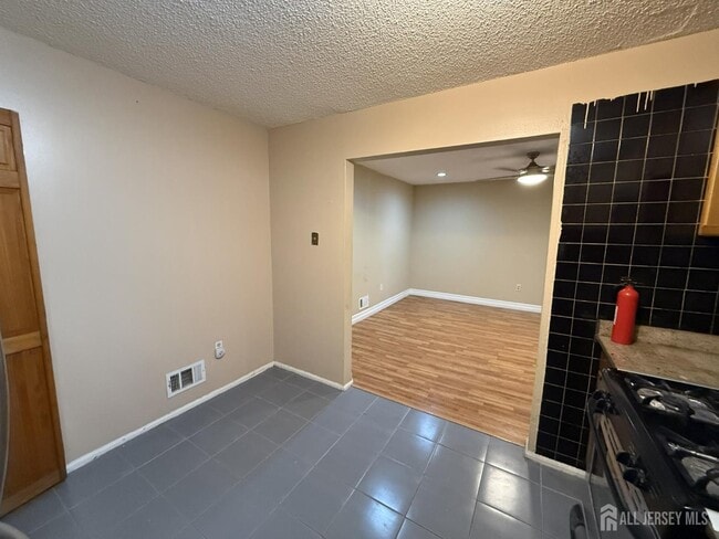 Building Photo - 61 Brighton Way