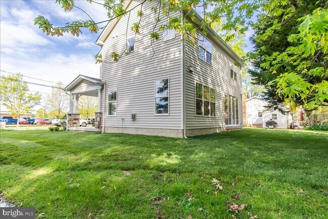 Building Photo - 807 Radcliff Ave
