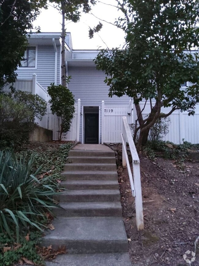 Building Photo - 2BR Townhome in N Raleigh
