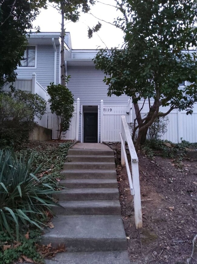 Building Photo - 2BR Townhome in N Raleigh