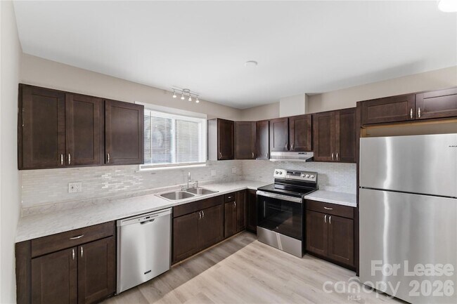 Building Photo - 2405 Greenland Ave