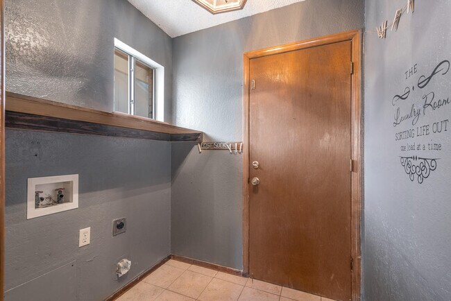 Building Photo - 4652 R L Shoemaker Dr