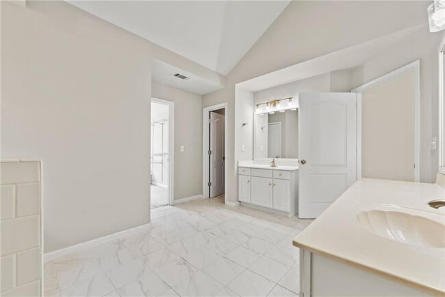 Building Photo - 2878 Calhoun Square