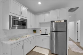 Building Photo - 195 Vander Rdg St