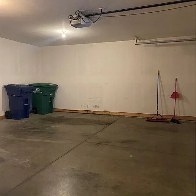 Building Photo - 3005 SW Sharmin Ln