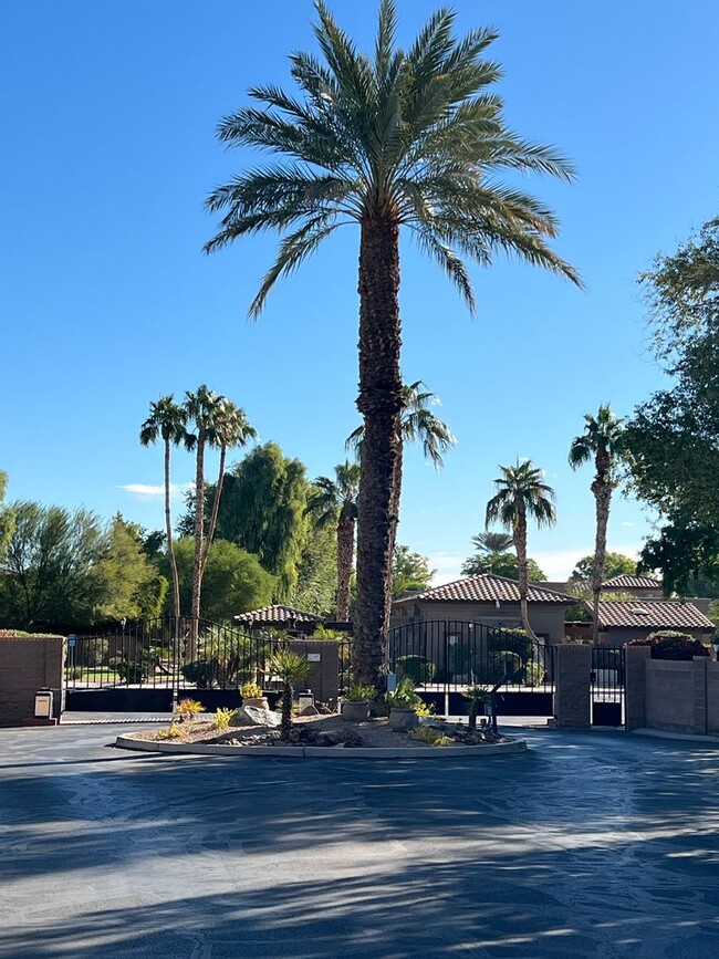 Building Photo - 3 BEDROOM IN LA QUINTA!