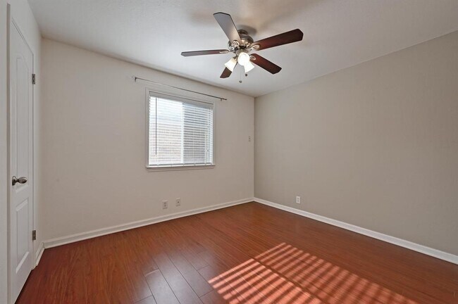 Building Photo - 2041 Desco Dr