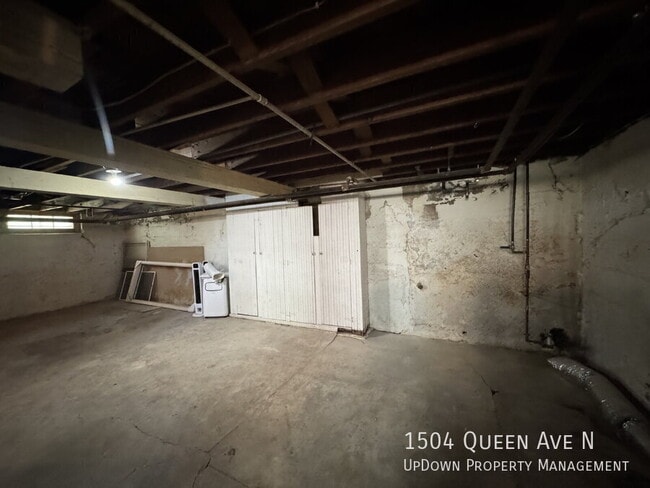 Building Photo - 1504 Queen Ave N