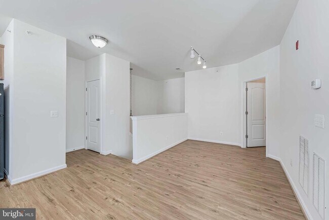 Building Photo - 42235 San Juan Terrace