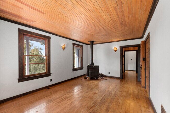 Building Photo - 1409 Avon Park Ter