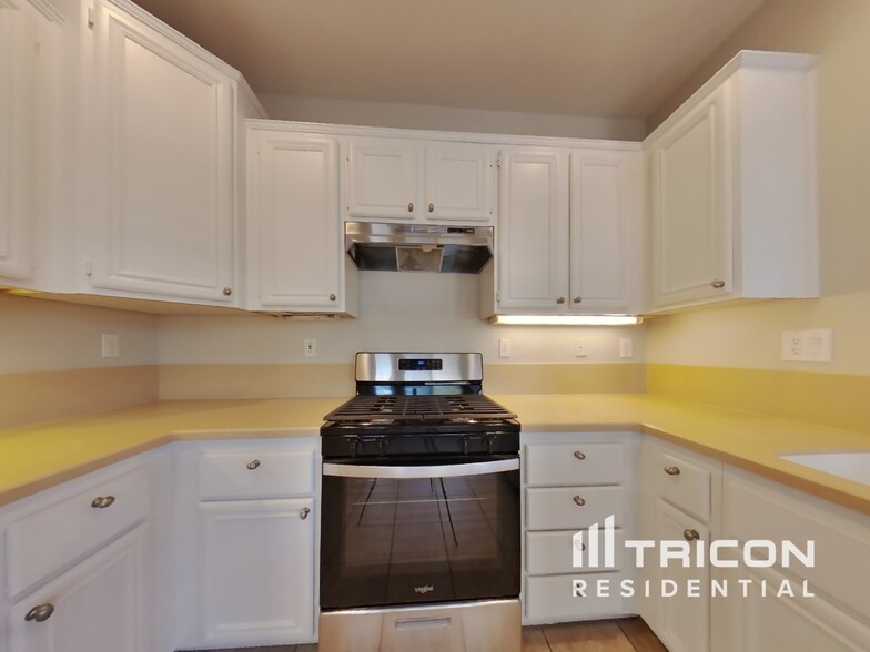 Building Photo - 43756 Alcoba Dr