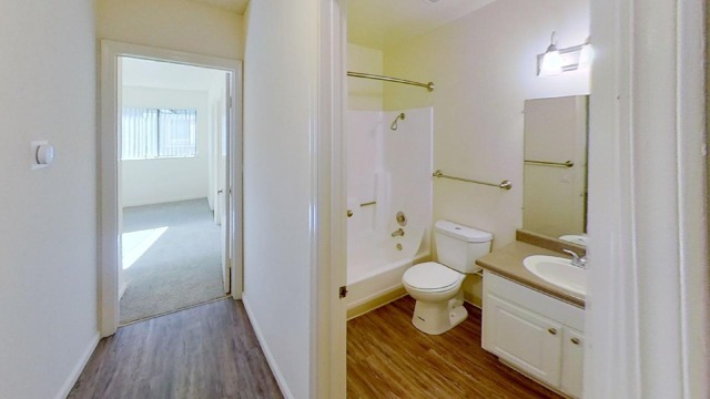 Shared Bathroom - La Salle Apartments