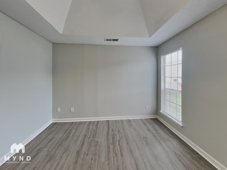 Building Photo - 6252 Phillips Lake Cove