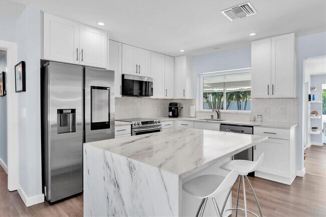 Building Photo - 104 24th St