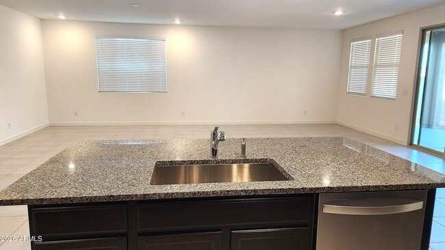 Building Photo - 2934 E Augusta Ave