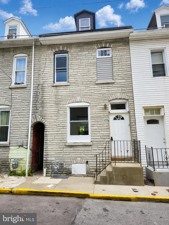 Building Photo - 141 Peach St