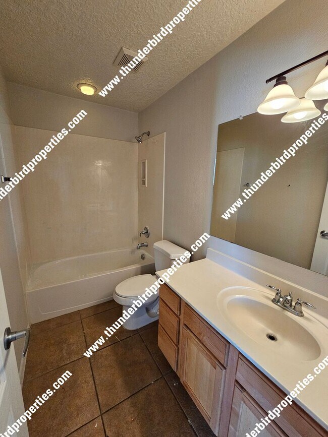 Building Photo - 4 Bedroom - 2.5 Bathroom - 2 car garage
