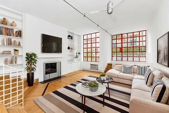 Building Photo - 11 W 89th St