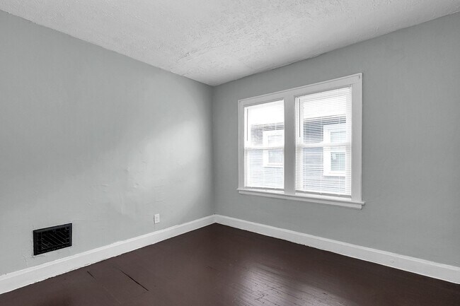 Building Photo - 1125-1127 E 20th Ave