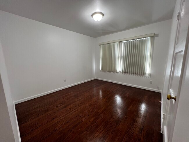 Building Photo - 13900 Burbank Blvd