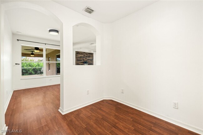 Building Photo - 1329 SW 5th Pl