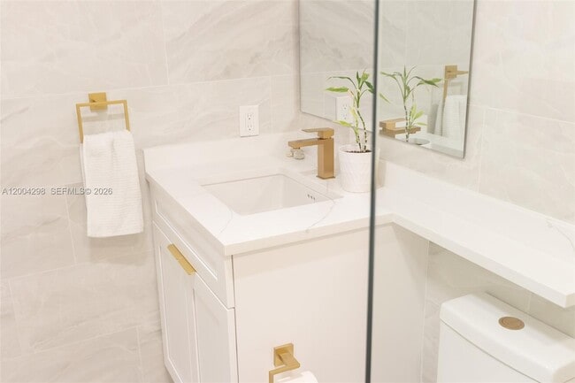 Building Photo - 3250 N Palm Aire Dr