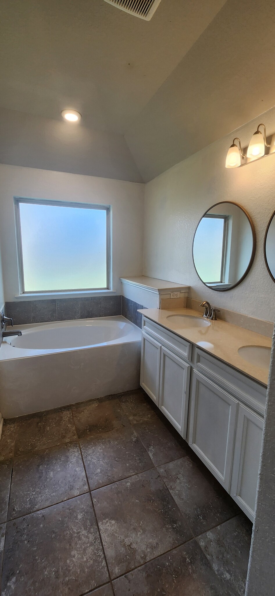 Building Photo - 5022 Brewcastle Ln