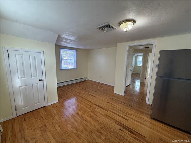 Building Photo - 10 W 23rd St