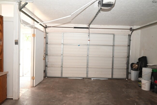 Building Photo - 1110 Rosemary Dr