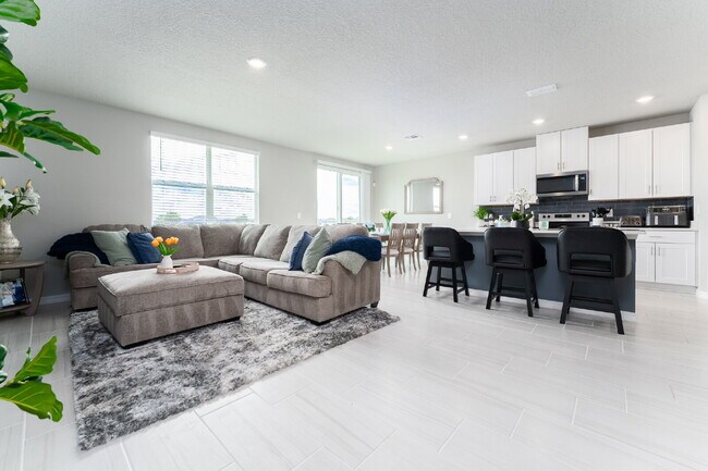 Building Photo - Spacious & Beautifully designed 4 Bedroom/...