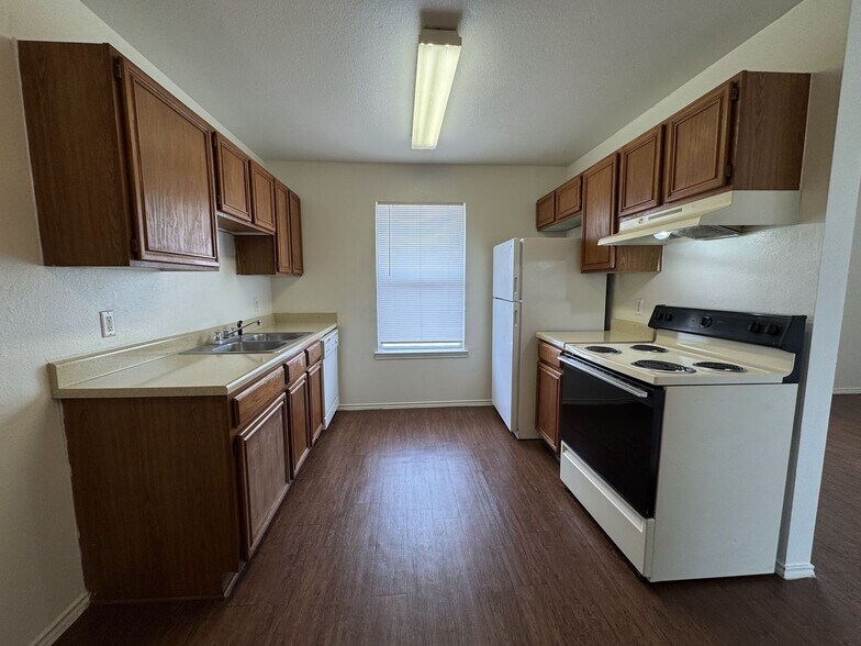 Building Photo - 1109 Horizon Dr