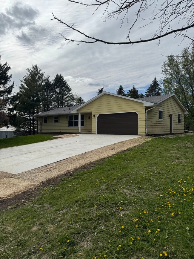 Building Photo - N8429 Schilt Rd