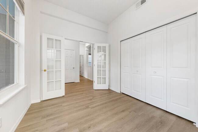 Building Photo - 834 Lake Evalyn Dr