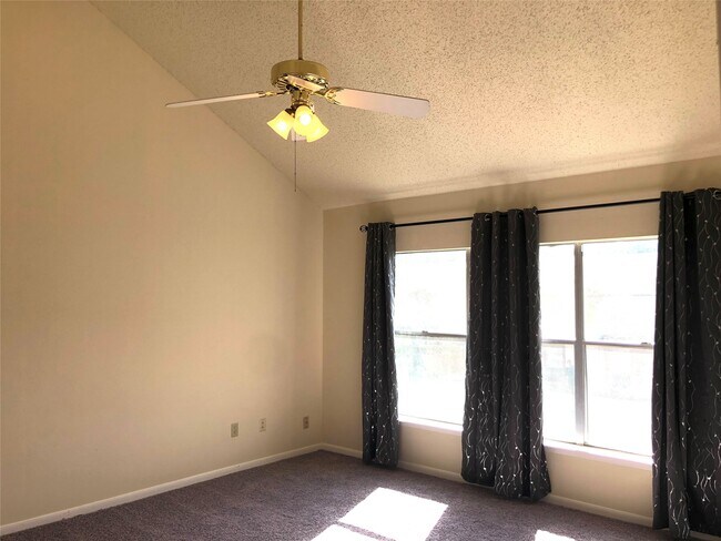 Building Photo - 4819 Sunshine Dr