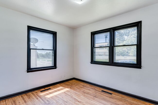 Building Photo - Renovated 3BR 1 BA Home w/ Hardwood Floors & Big Fenced Backyard